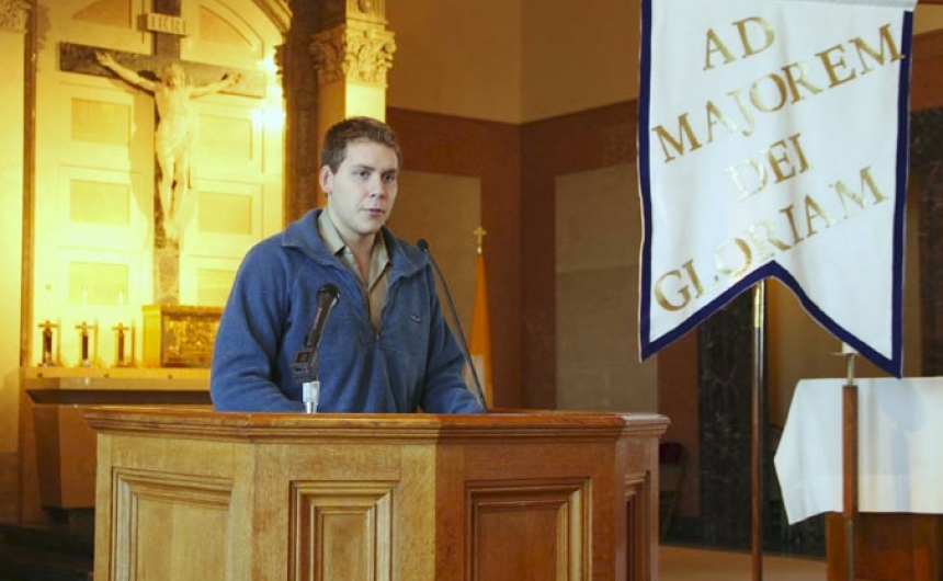 thanksgivingdrive_students_prayerservice_web_11272013_006