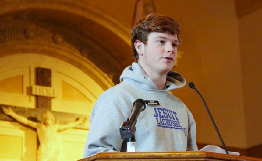 thanksgivingdrive_students_prayerservice_web_11272013_009