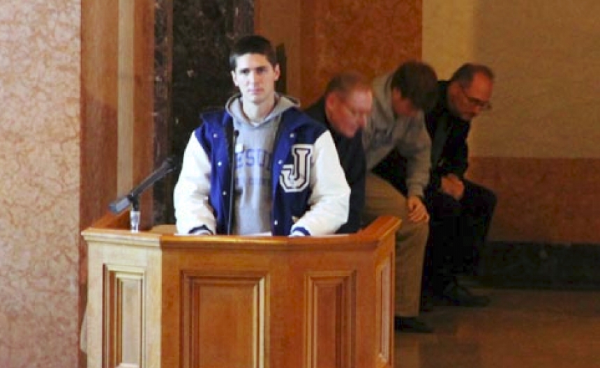 thanksgivingdrive_students_prayerservice_web_11272013_012