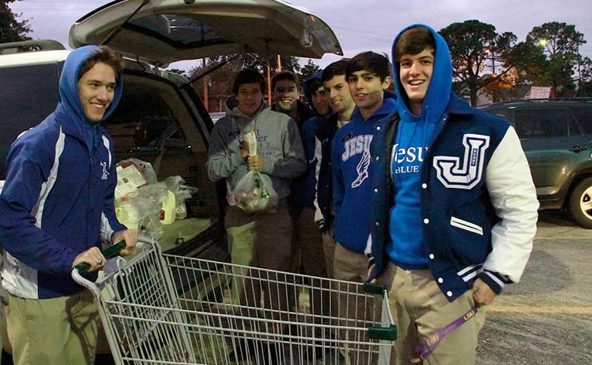 thanksgivingdrive_students_shoppingatroberts_11272013_004