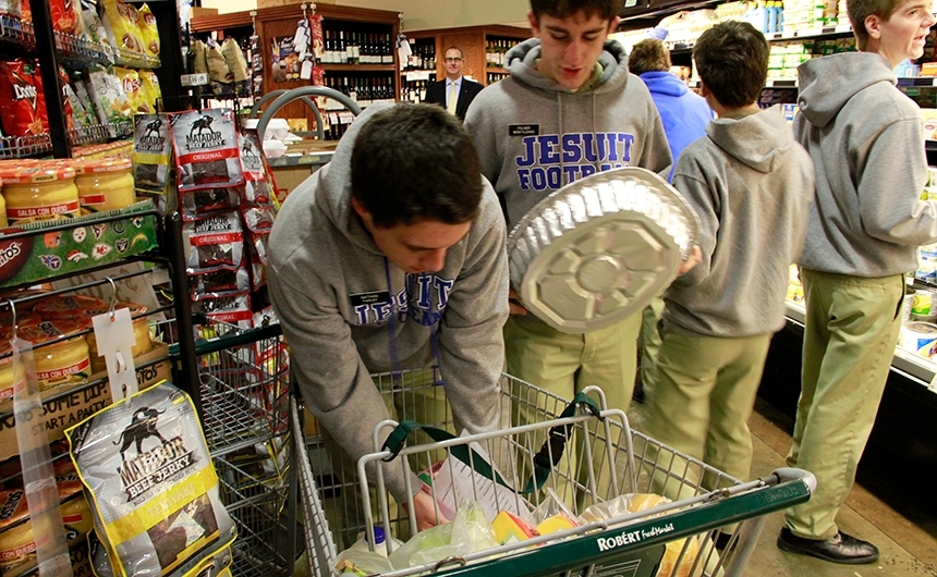 thanksgivingdrive_students_shoppingatroberts_11272013_025