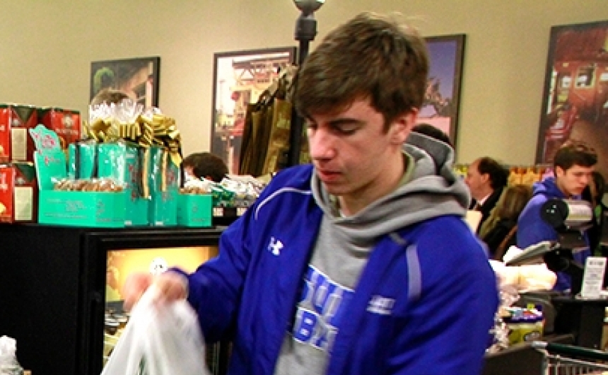 thanksgivingdrive_students_shoppingatroberts_11272013_065