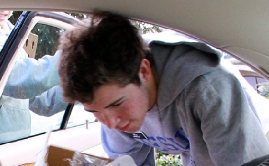 thanksgivingdrive_students_shoppingatroberts_11272013_131