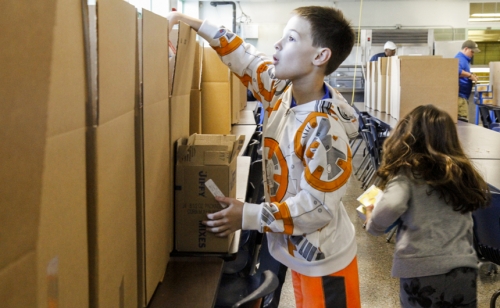 Alumni-Thanksgiving-Drive_20161122_Tuesday_014