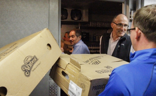 Alumni-Thanksgiving-Drive_20161123_Tuesday_036