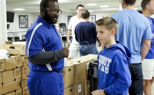 Alumni-Thanksgiving-Drive_20161123_Wednesday_052