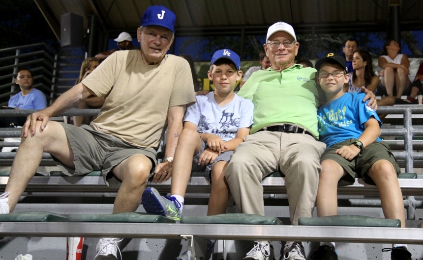 baseball_retif_peake_2014june9_013_alumni_fans_img_0234