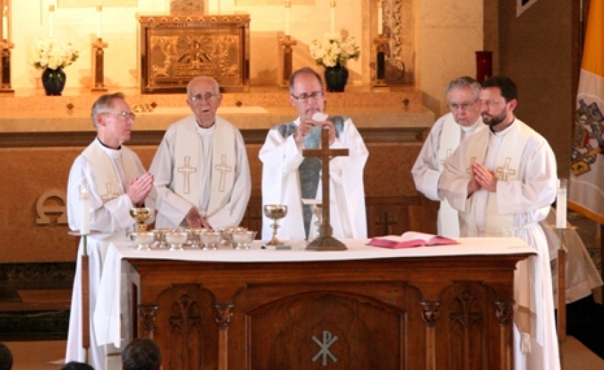 jbaccalaureate2014_019_consecration_47