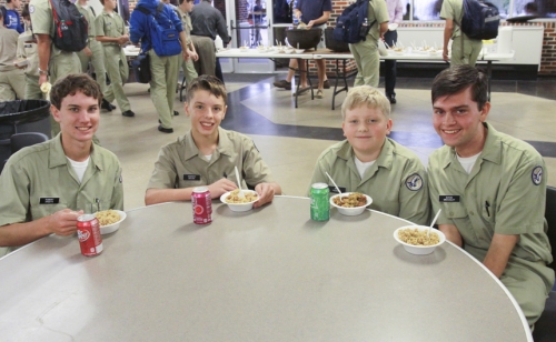 Student-Life_20160825_Big-Brother-Lunch_018