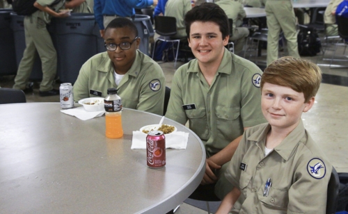 Student-Life_20160825_Big-Brother-Lunch_020