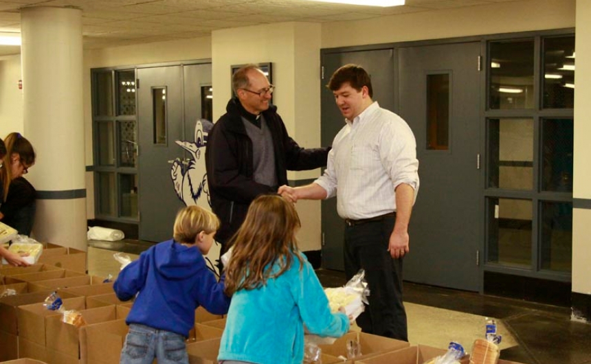 thanksgivingdrive_alumni_baskets__20131126_0072