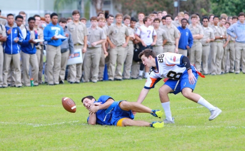 Senior Faculty Football_092442015_08