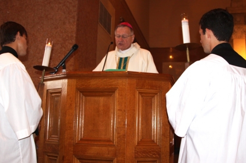 06_mass_archbishop_20131002_gospel_0104