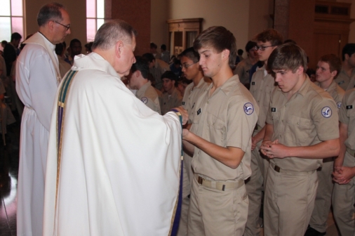 11_mass_archbishop_20131002_communion_0122