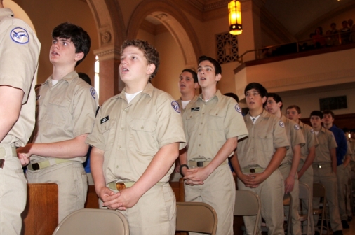 12_mass_archbishop_20131002_alma-mater_0128