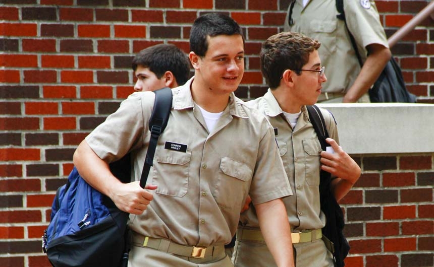 chicken-sandwiches-in-cafeteria_08152014_2web