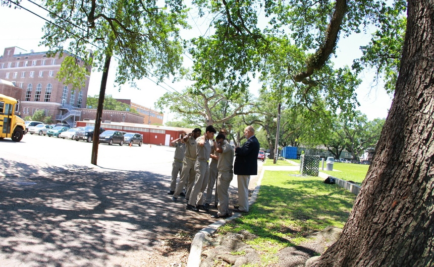 senior-week-2015_shirtsigning_04302015_01