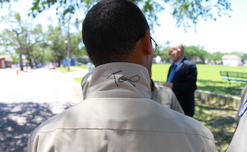 senior-week-2015_shirtsigning_04302015_02