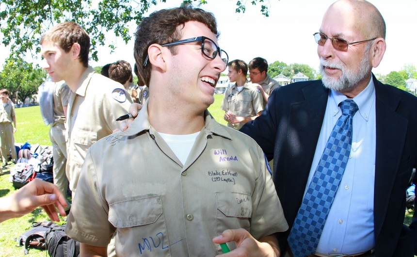 senior-week-2015_shirtsigning_04302015_11