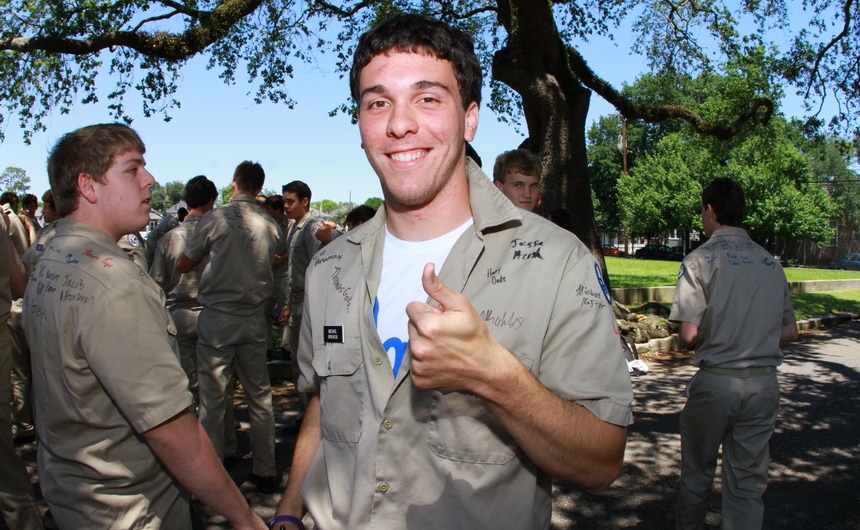 senior-week-2015_shirtsigning_04302015_14