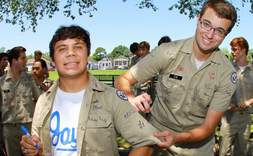 senior-week-2015_shirtsigning_04302015_15