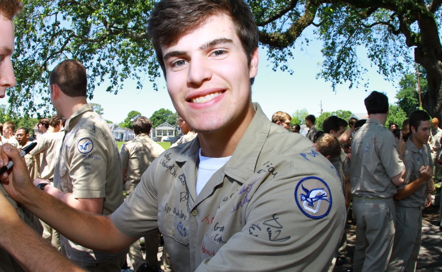 senior-week-2015_shirtsigning_04302015_20