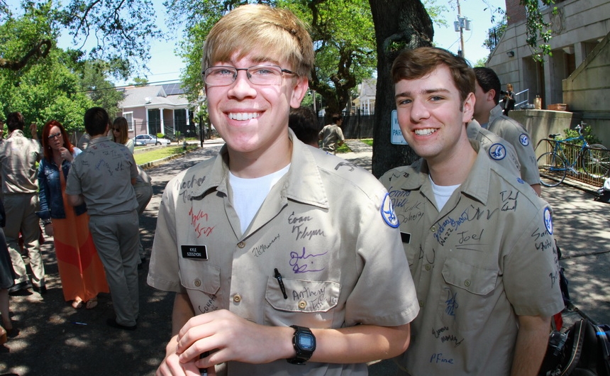 senior-week-2015_shirtsigning_04302015_21