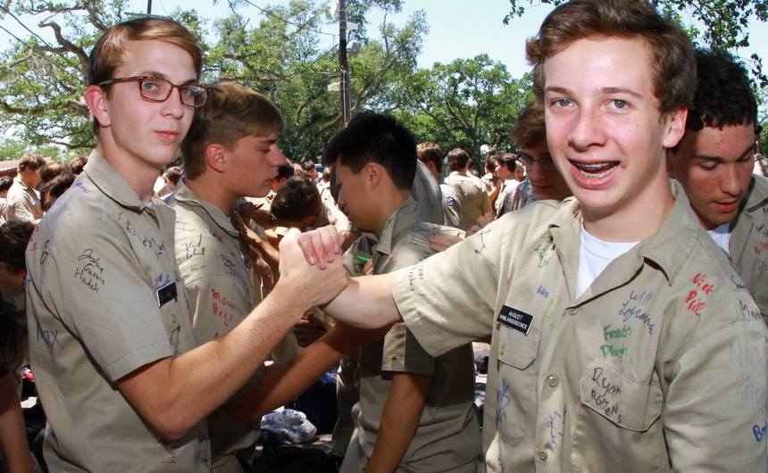 senior-week-2015_shirtsigning_04302015_22