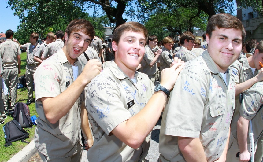 senior-week-2015_shirtsigning_04302015_25