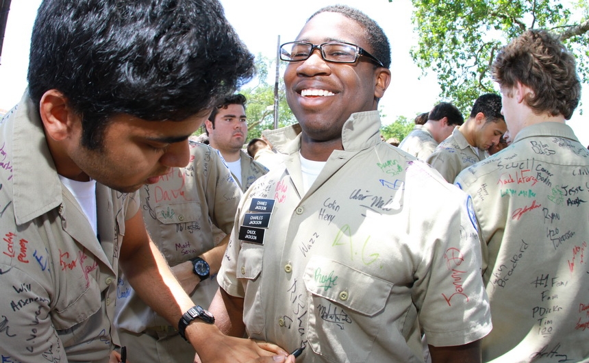 senior-week-2015_shirtsigning_04302015_27