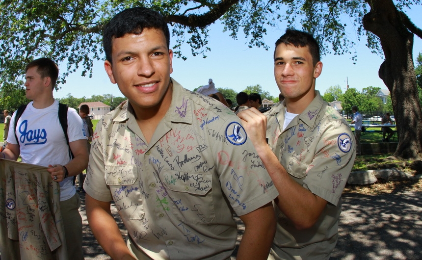 senior-week-2015_shirtsigning_04302015_33