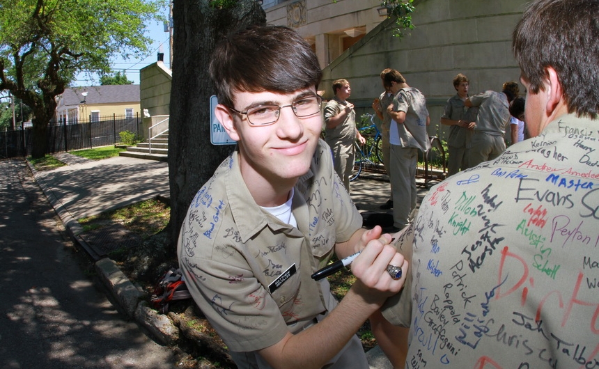 senior-week-2015_shirtsigning_04302015_34
