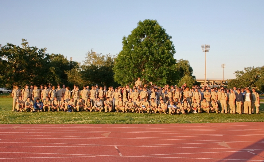 senior-week-2015_shirtsigning_04302015_37