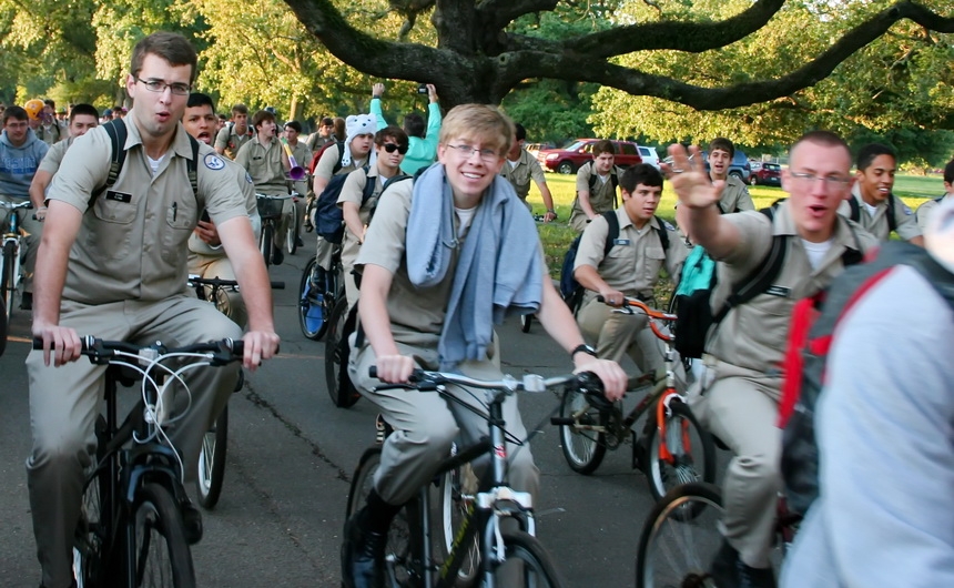 senior-week-2015_shirtsigning_04302015_38