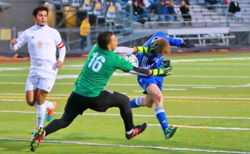 Soccer 2016-17_StPaulsTourney_JHS2vGraceKing1_12192016_04