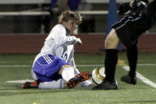 12-29-12_soccer_vs-_catholicbrfinial_010web