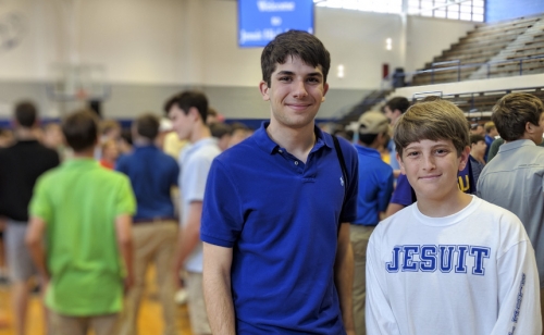 00100dPORTRAIT_00100_BURST20180512132841294_COVER